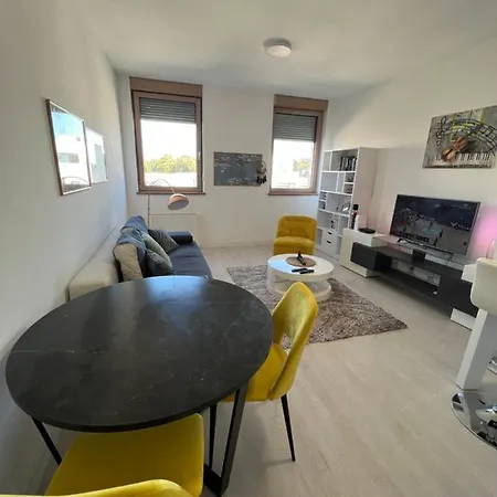 Center Lux Iv بلغراد