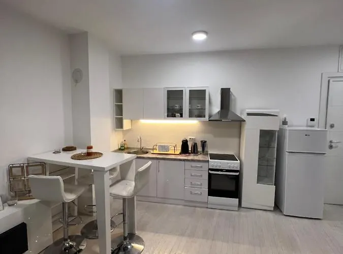 Center Lux Iv بلغراد