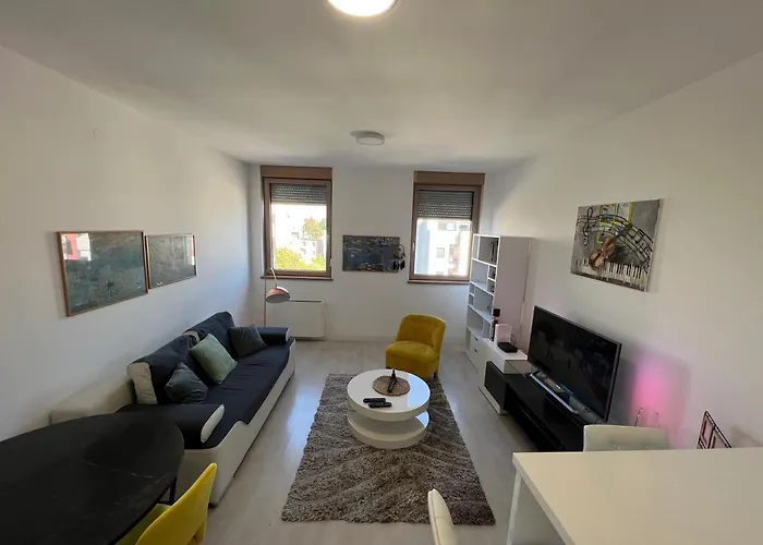 Center Lux Iv بلغراد