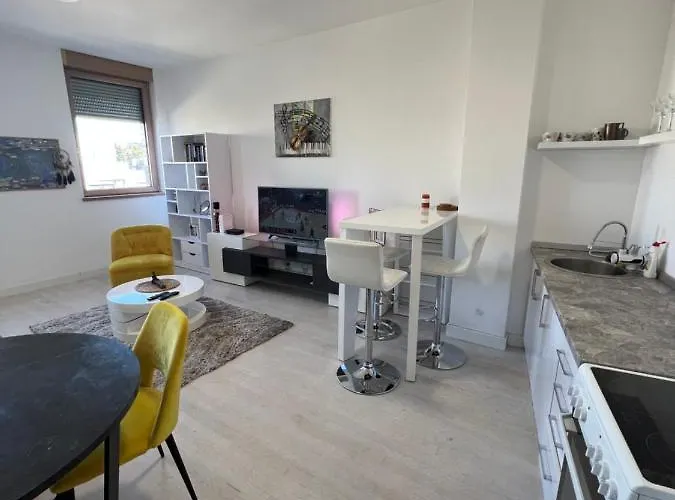 Center Lux Iv * بلغراد