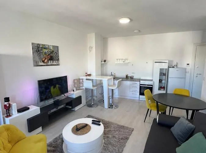 Center Lux Iv شقة