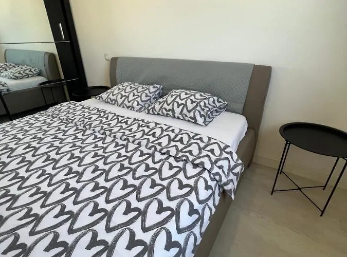 Center Lux Iv بلغراد