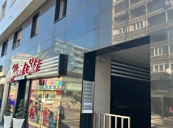 Center Lux Iv شقة