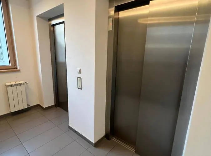 Center Lux Iv بلغراد